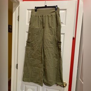 Elastic Waist Cargo Pants with a Bellbottom Design